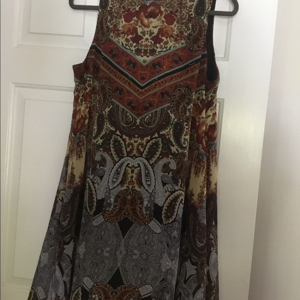 Sleeveless dress multi colors; cream, rust, black,